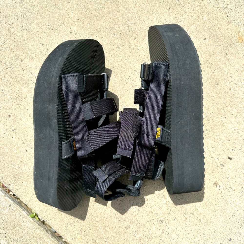 Teva Flatform Mevia sandals